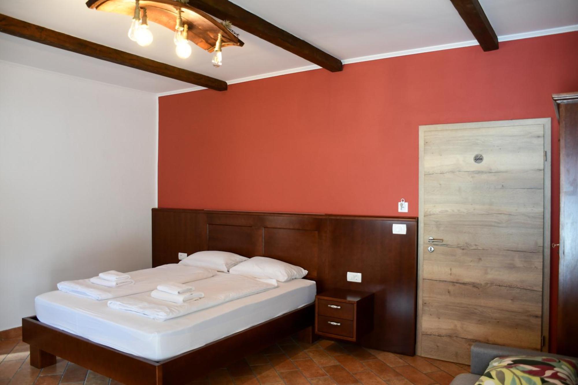 Razman Wine Rooms Gracisce Екстер'єр фото