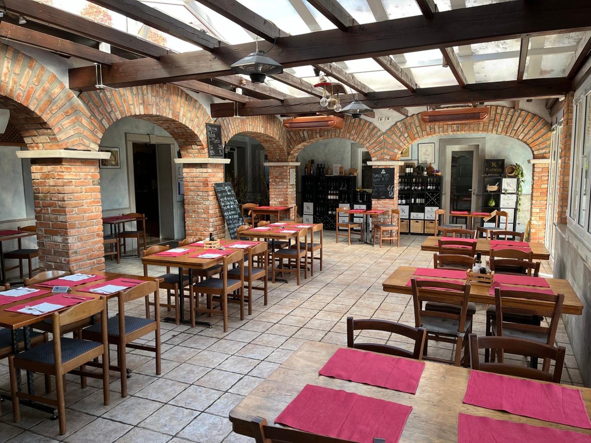Razman Wine Rooms Gracisce Екстер'єр фото